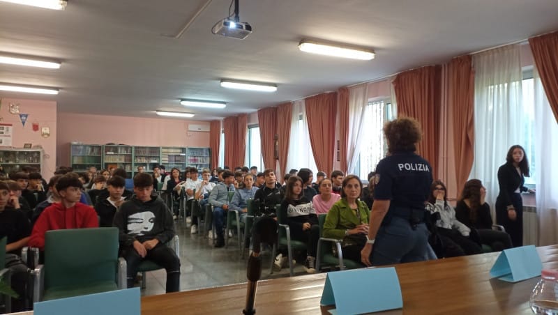 Buonarroti Caserta successo per il focus su bullismo e cyberbullismo
