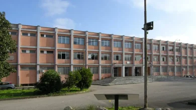 fotografia facciata di un istituto scolastico di Caserta