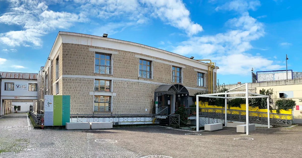 edificio scolastico universitario