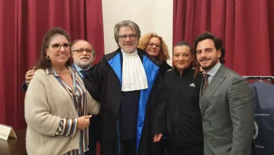 Foto gruppo con Toga Preside Staiano