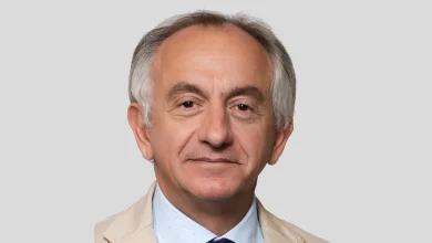 primo piano di uomo di media età