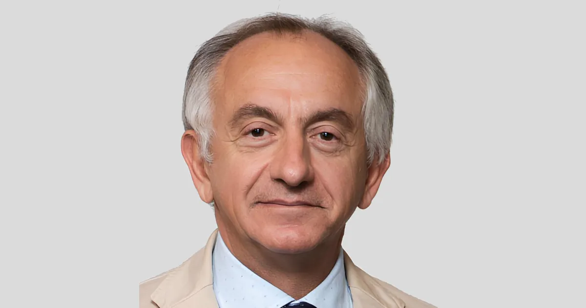 primo piano di uomo di media età