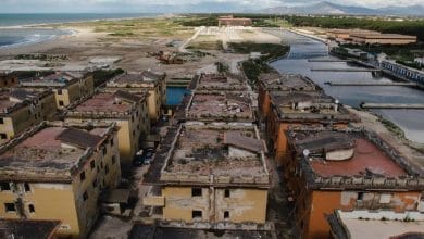 agglomerato di case fatiscenti e decadenti